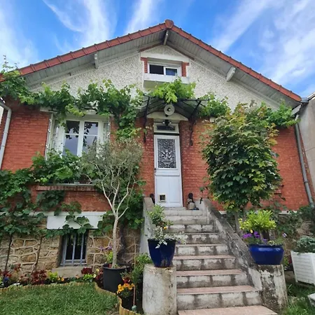 Pretty House 15mn From Eiffel Tower And Versailles בית נופש *